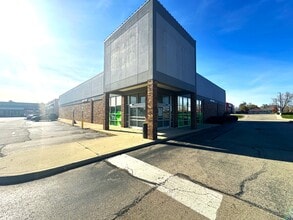 510-590 W Main St, New Lebanon, OH à louer Photo de l’immeuble– Image 2 sur 19