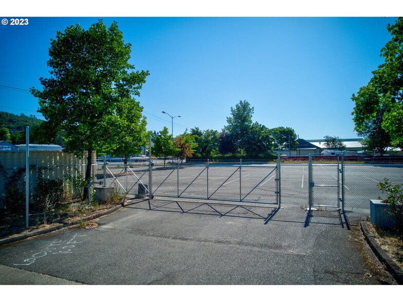 0 DIAMOND LAKE blvd, Roseburg, OR à vendre - Autre – Image 1 sur 12
