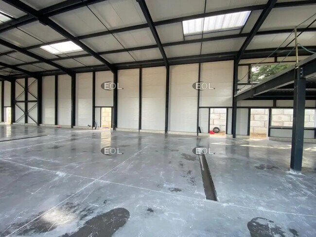 Plus de détails pour Local d'activités à louer