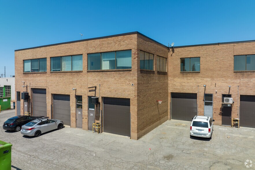 90 Winges Rd, Vaughan, ON à vendre - Photo de l’immeuble – Image 3 sur 6