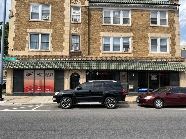 2820-2822 W Peterson Ave, Chicago, IL à louer - Photo de l’immeuble – Image 1 sur 7