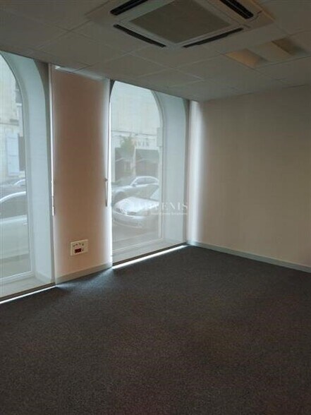 Bureau dans Rochefort à louer - Photo intérieure – Image 2 sur 7