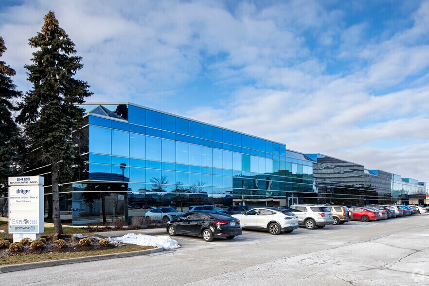 2425 Skymark Ave, Mississauga, ON à louer - Photo de l’immeuble – Image 3 sur 6