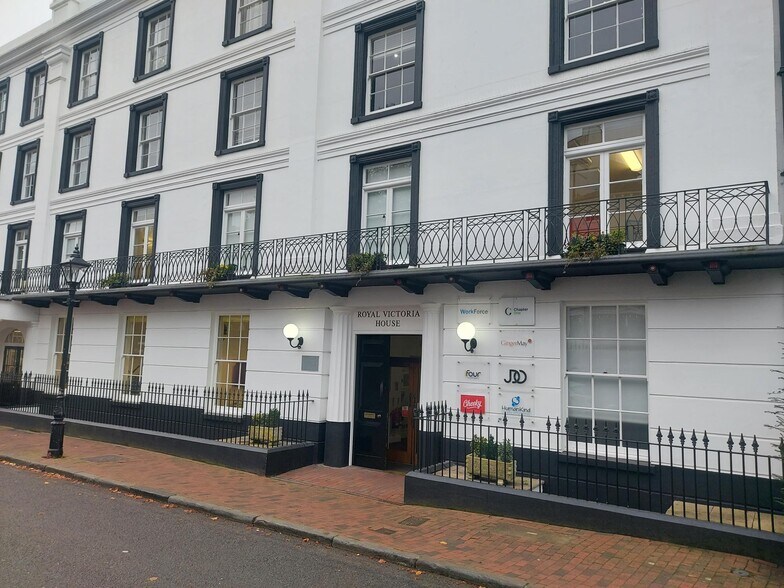 The Pantiles, Tunbridge Wells à louer - Photo de l’immeuble – Image 2 sur 23