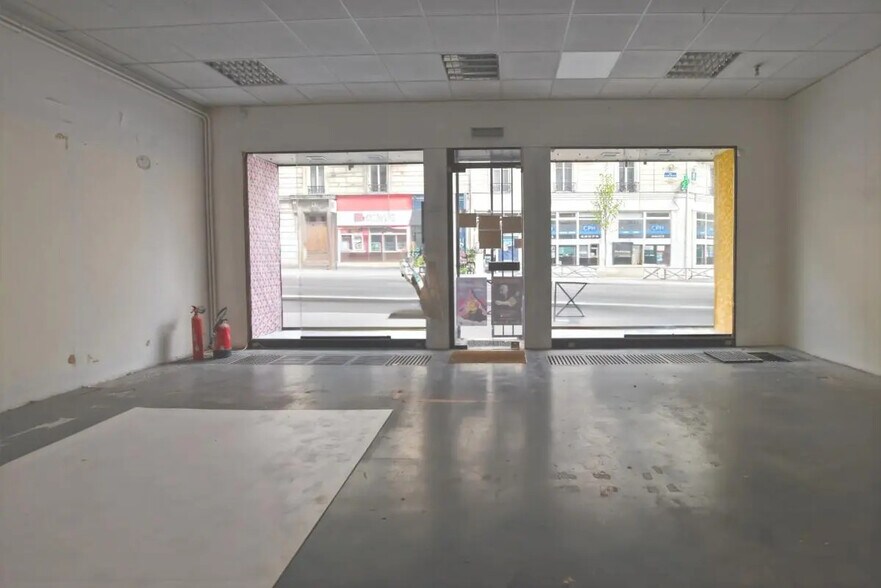 Local commercial dans Paris à louer - Photo de l’immeuble – Image 1 sur 8