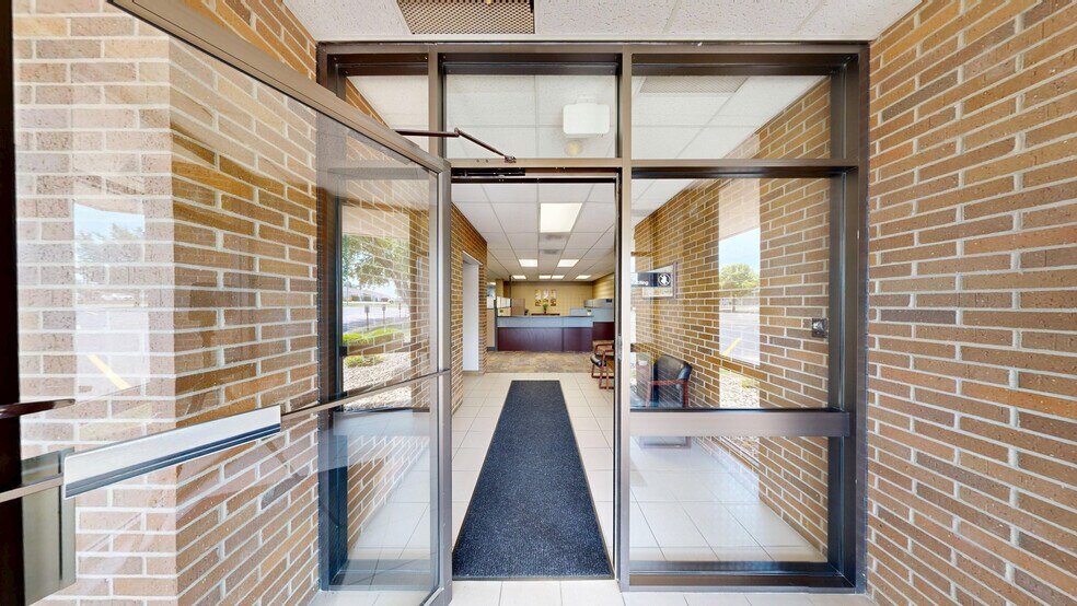 2709 McGraw Dr, Bloomington, IL à vendre - Numérisation 3D Matterport – Image 2 sur 24
