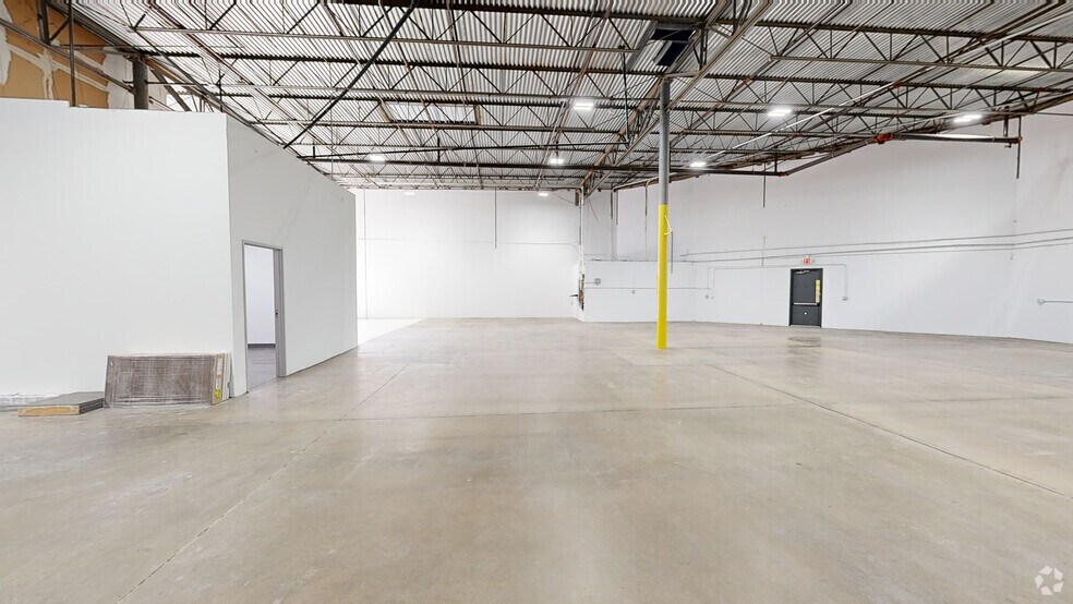 2154 W Northwest Hwy, Dallas, TX à louer - Numérisation 3D Matterport – Image 2 sur 25