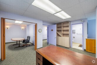 811 Oakwood Dr, Rochester, MI à louer Photo intérieure– Image 2 sur 4