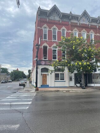 Plus de détails pour 198 King St W, Prescott, ON - Local commercial à louer