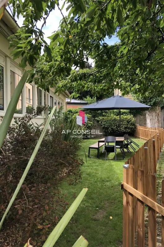 Bureau dans Versailles à louer Photo de l’immeuble– Image 1 sur 8