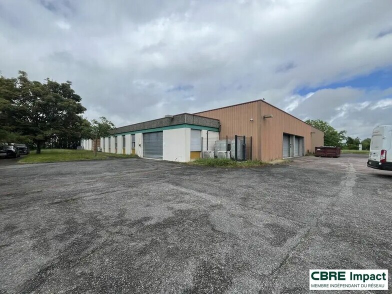 Local d'activités dans Sainte-Savine à vendre - Photo principale – Image 1 sur 1