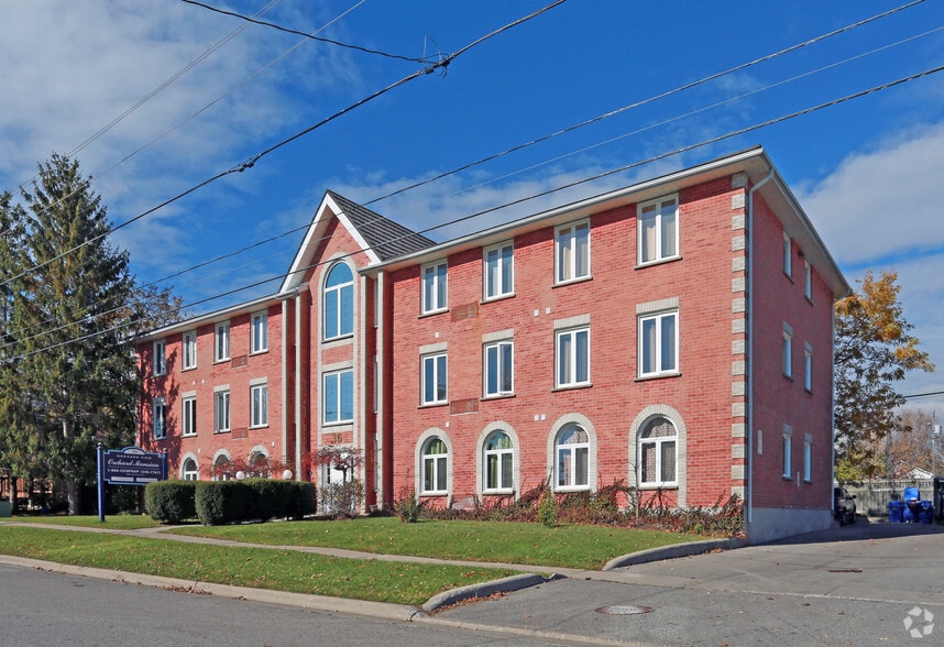 36 Orchard View Blvd, Oshawa, ON à vendre - Photo principale – Image 1 sur 12