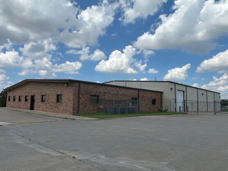 3120 Melcat Dr, Oklahoma City, OK à louer - Photo de l’immeuble – Image 2 sur 9