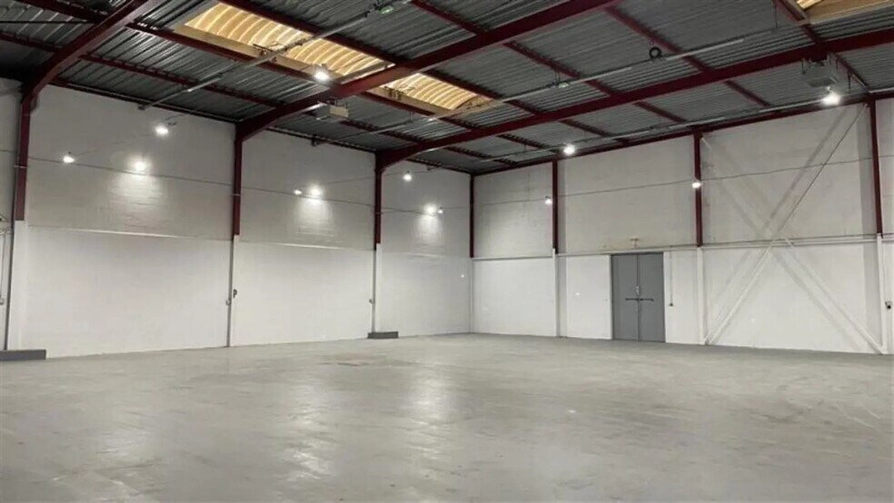 Local d’activités dans Créteil à louer - Photo de l’immeuble – Image 1 sur 11