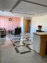 217-90-218-20 Hempstead Ave, Queens Village, NY à louer Photo intérieure– Image 2 sur 9