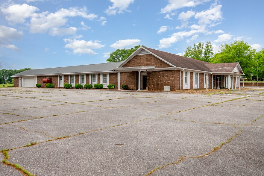 2001 W Main St, Yadkinville, NC à vendre - Photo de l’immeuble – Image 3 sur 54