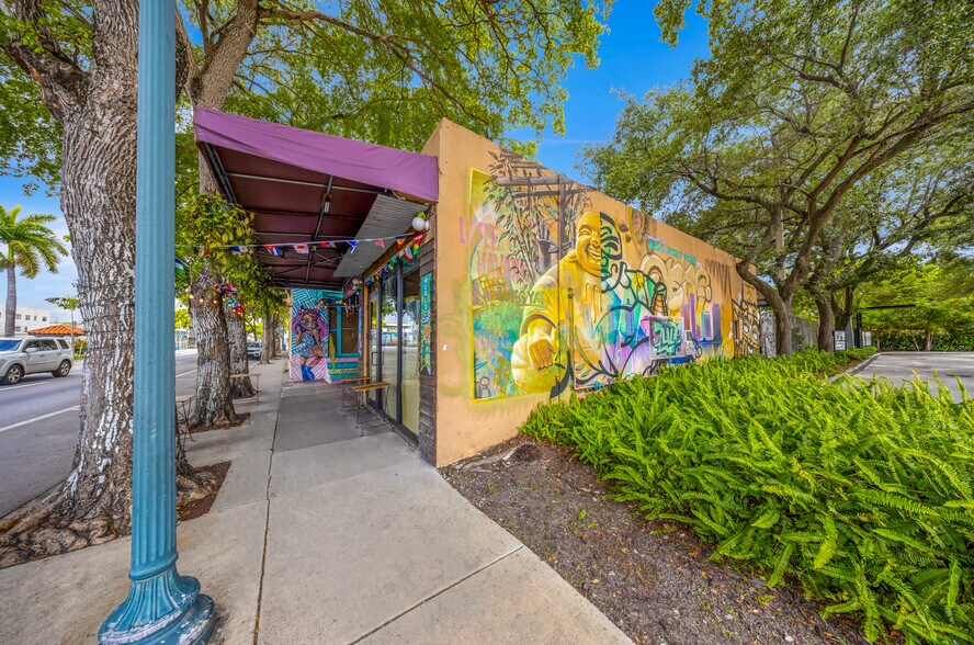 MIXED USE CALLE OCHO INVESTMENT HOUSING portefeuille de 1 biens à vendre sur LoopNet.fr - Photo de l’immeuble – Image 2 sur 30