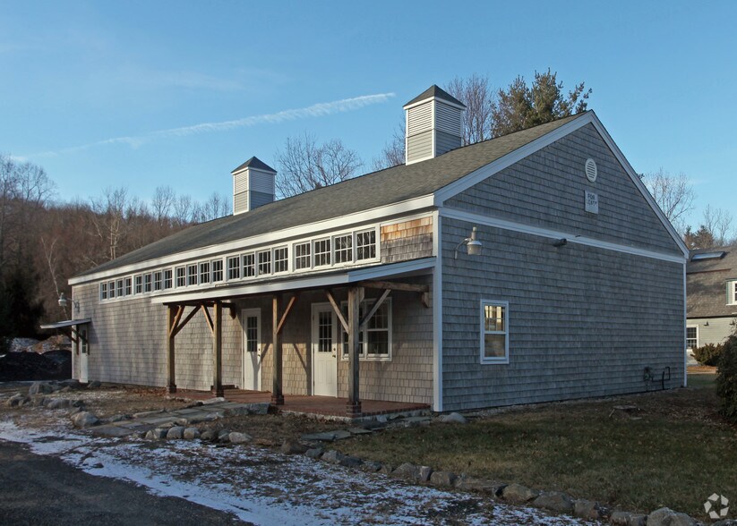 819 Straits Tpke, Middlebury, CT à louer - Photo de l’immeuble – Image 2 sur 5