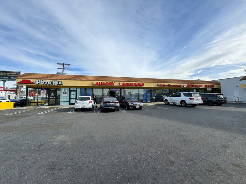 8646-8658 Woodman Ave, Arleta, CA à louer - Photo de l’immeuble – Image 2 sur 6