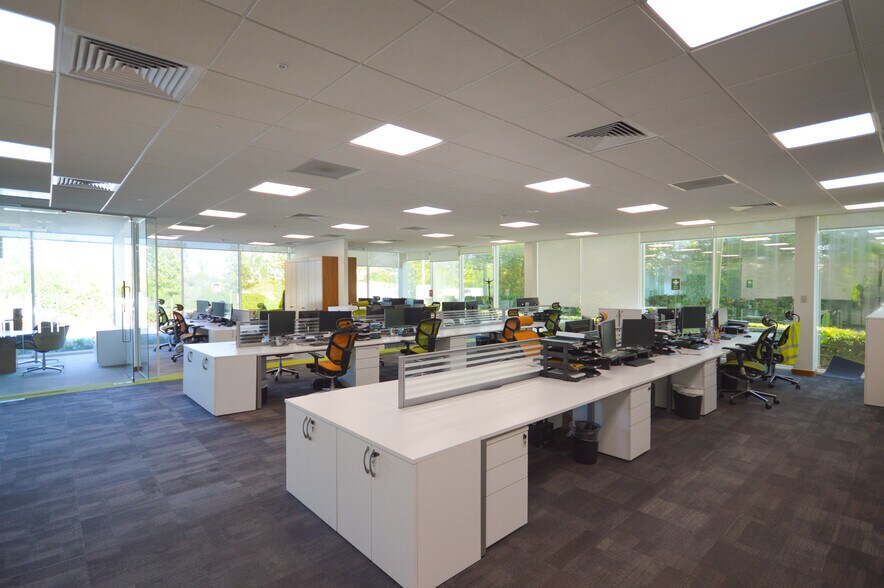 Rockingham Dr, Milton Keynes à louer - Photo de l’immeuble – Image 3 sur 8