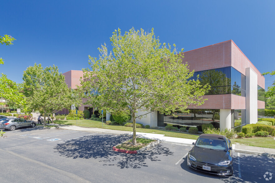 2330 E Bidwell St, Folsom, CA à louer - Photo de l’immeuble – Image 2 sur 4