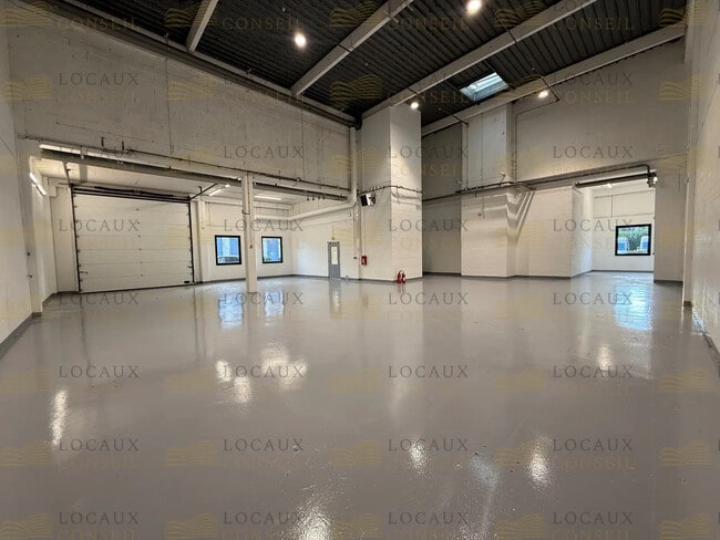 Plus de détails pour Bureau, Local d'activités à louer