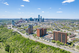 10531 90th St NW, Edmonton, AB - VUE AÉRIENNE  vue de carte