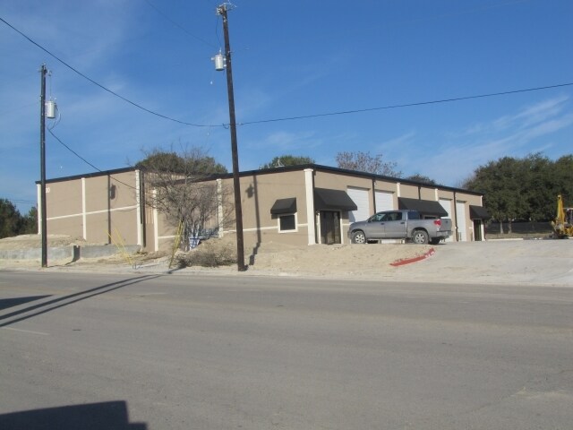 900 Landa St, New Braunfels, TX à louer - Photo de l’immeuble – Image 2 sur 7