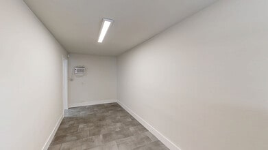 653 W 27th St, Hialeah, FL à louer Numérisation 3D Matterport– Image 1 sur 7