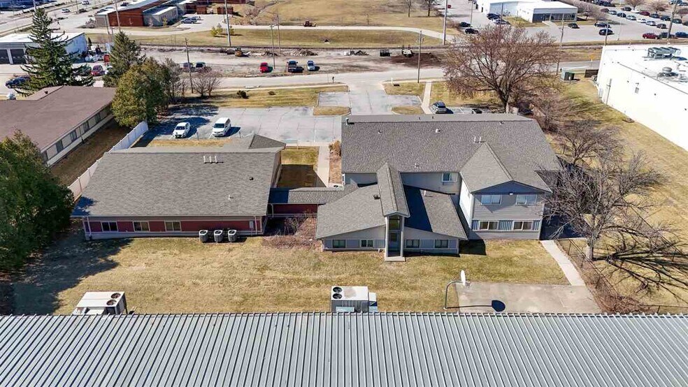 1916 Waterfront Dr, Iowa City, IA à vendre - Photo de l’immeuble – Image 2 sur 3
