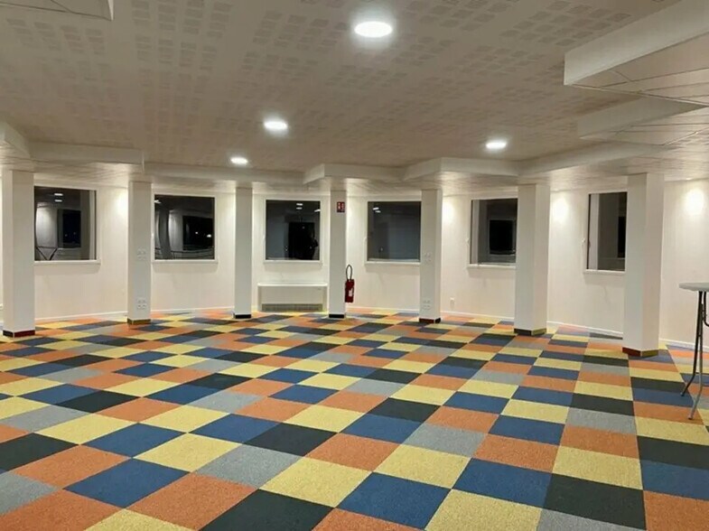 Bureau dans Torcy-le-Grand à vendre - Photo de l’immeuble – Image 2 sur 8