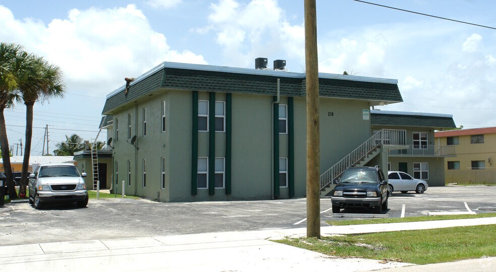 218 7th St, Lake Park, FL à vendre - Photo de l’immeuble – Image 2 sur 4