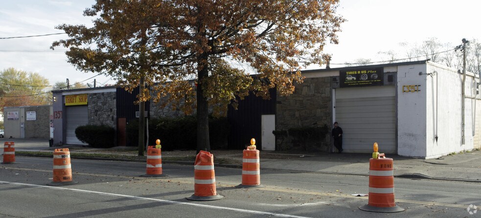 1351-1357 Straight Path Rd, Wyandanch, NY à louer - Photo principale – Image 1 sur 4