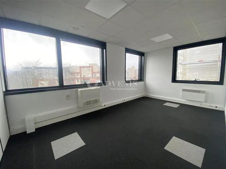 Bureau dans Guyancourt à louer - Photo de l’immeuble – Image 3 sur 5