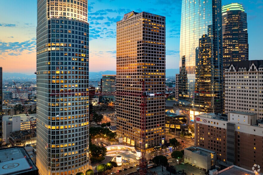 725 S Figueroa St, Los Angeles, CA à louer - Photo principale – Image 1 sur 16