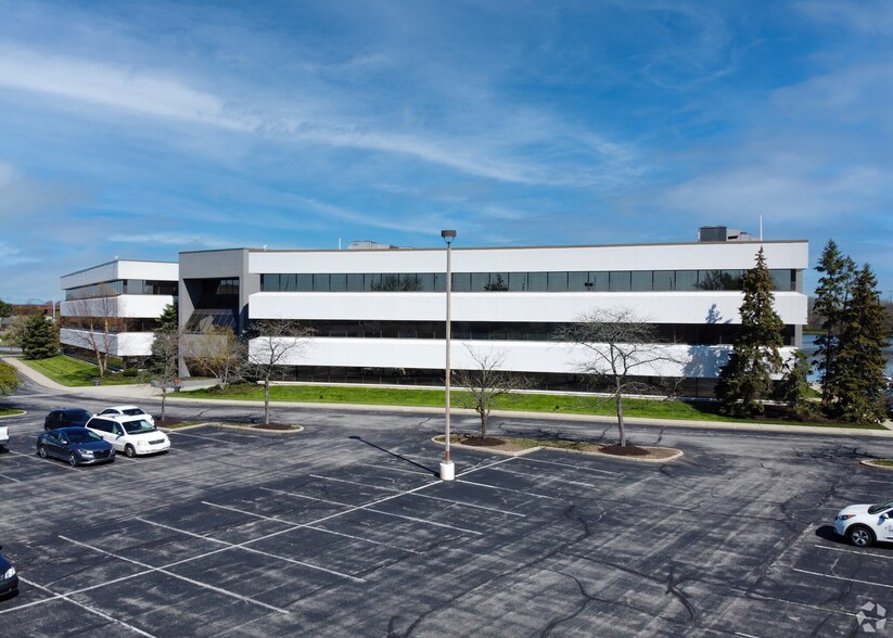 8777 Purdue Rd, Indianapolis, IN à louer - Photo de l’immeuble – Image 2 sur 3