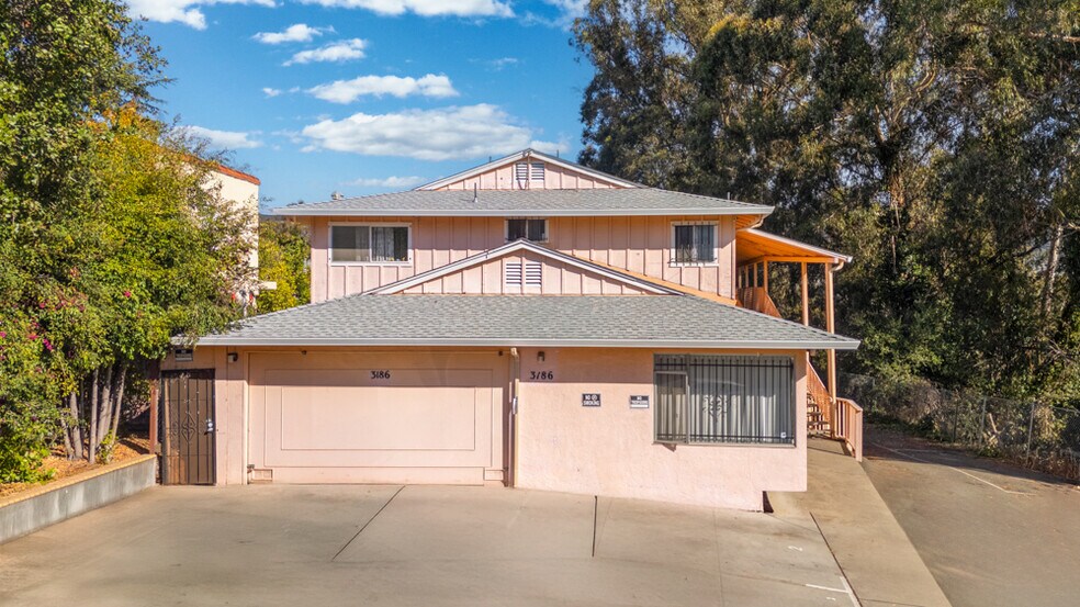 3186 McKillop Rd, Oakland, CA à vendre - Photo de l’immeuble – Image 1 sur 14
