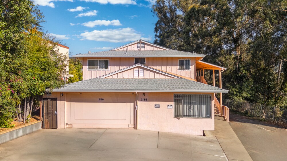 3186 McKillop Rd, Oakland, CA à vendre Photo de l’immeuble– Image 1 sur 15