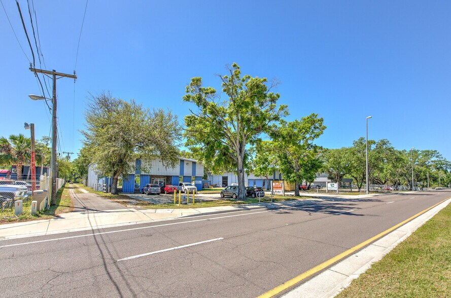 5921 Causeway Blvd, Tampa, FL à vendre - Photo de l’immeuble – Image 2 sur 37