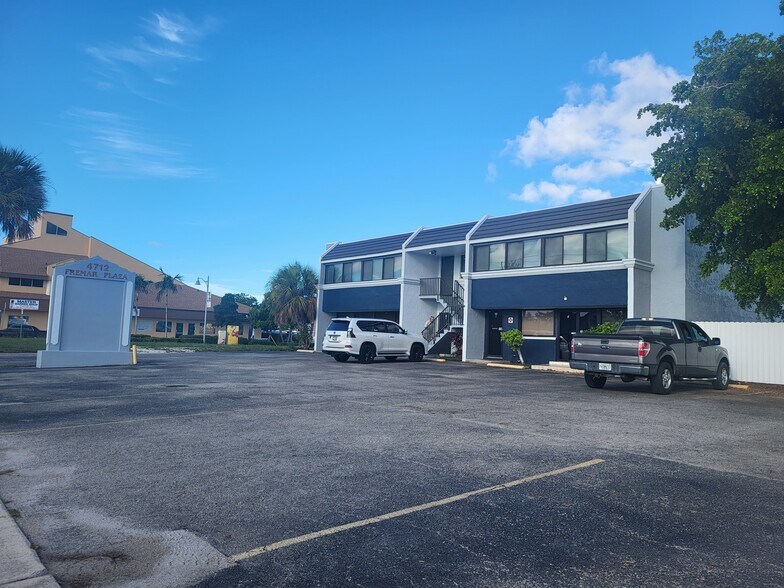 4712 SE 15th Ave, Cape Coral, FL à vendre - Photo de l’immeuble – Image 2 sur 7