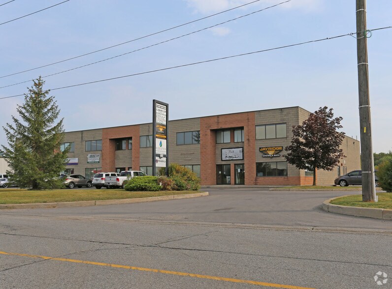62 Plant Farm Blvd, Brantford, ON à louer - Photo de l’immeuble – Image 3 sur 7