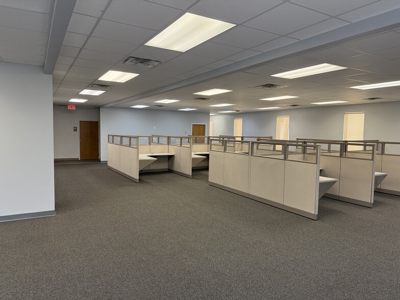 3206-3212 Parkside Center Cir, Tampa, FL à louer - Photo de l’immeuble – Image 2 sur 27