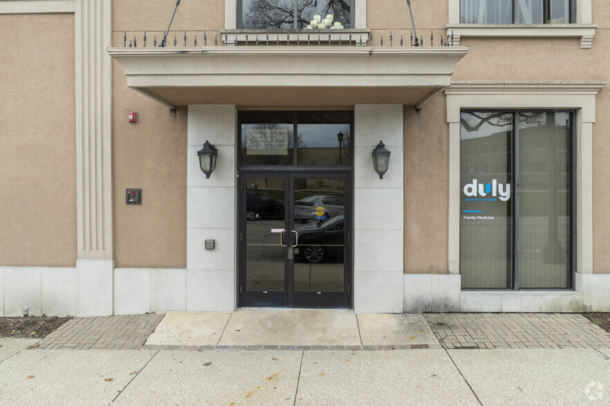 512 W Burlington Ave, La Grange, IL à louer - Photo de l’immeuble – Image 2 sur 7