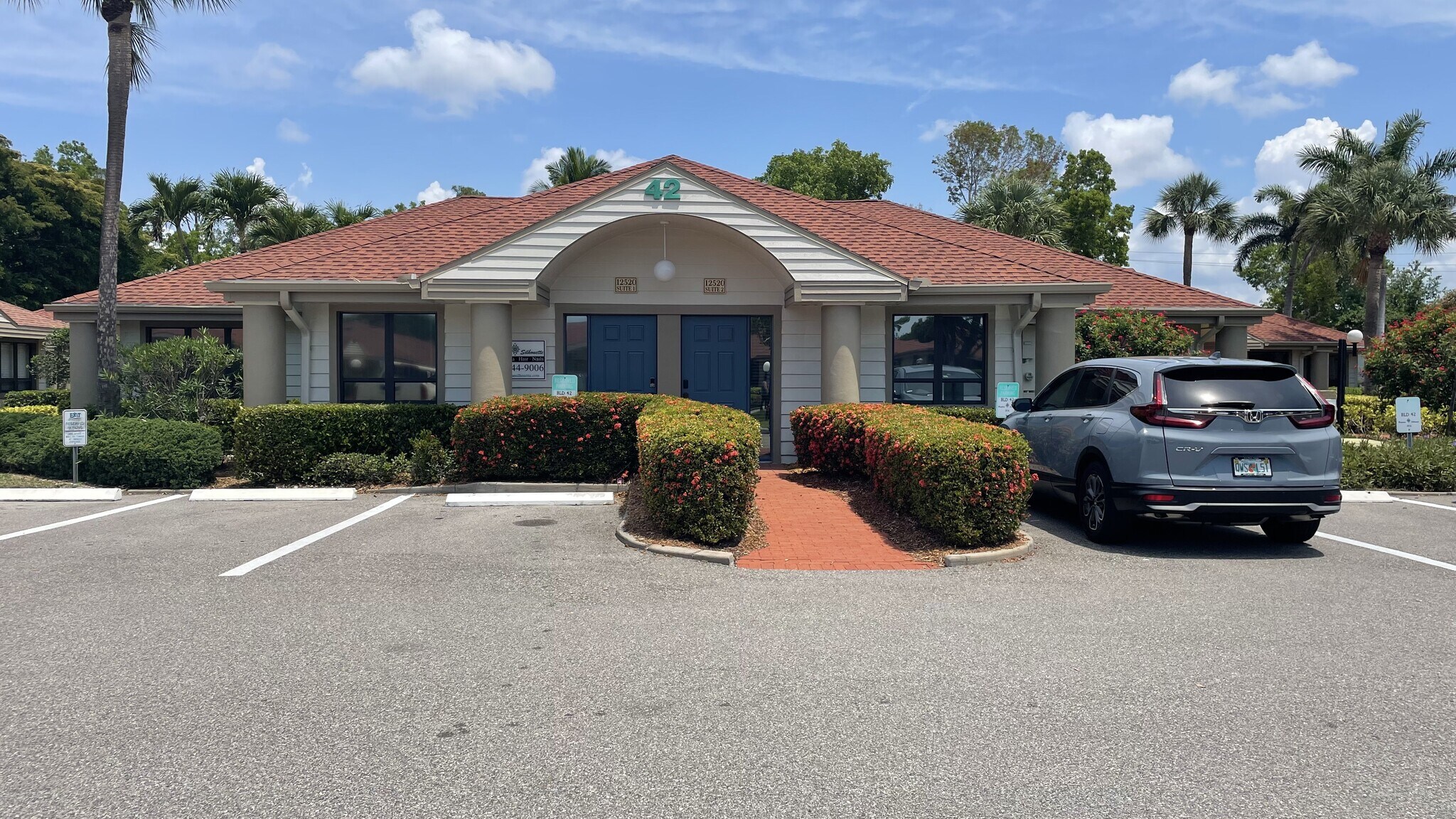 12520 World Plaza Ln, Fort Myers, FL à louer Photo de l’immeuble– Image 1 sur 23