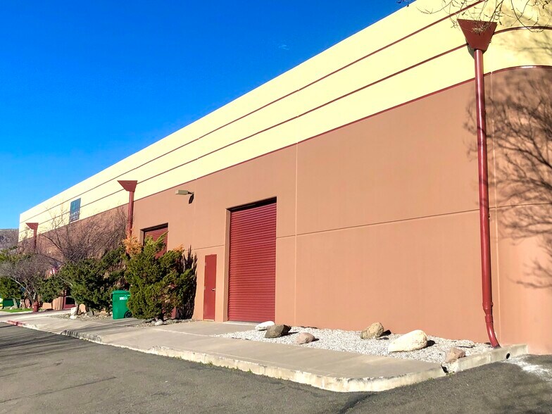 7930 Sugar Pine Ct, Reno, NV à louer - Photo de l’immeuble – Image 2 sur 7