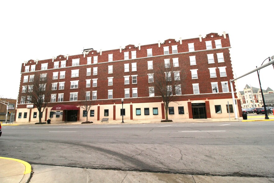 300 E Broadway, Logansport, IN à louer - Photo de l’immeuble – Image 1 sur 11