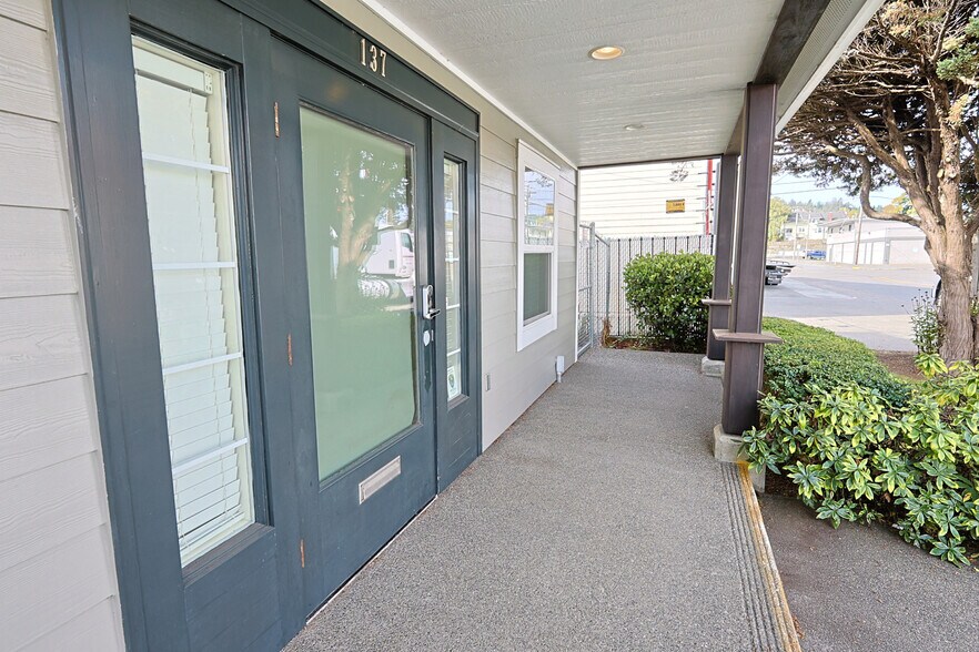 137 Hall Ave, Coos Bay, OR à vendre - Photo de l’immeuble – Image 2 sur 48