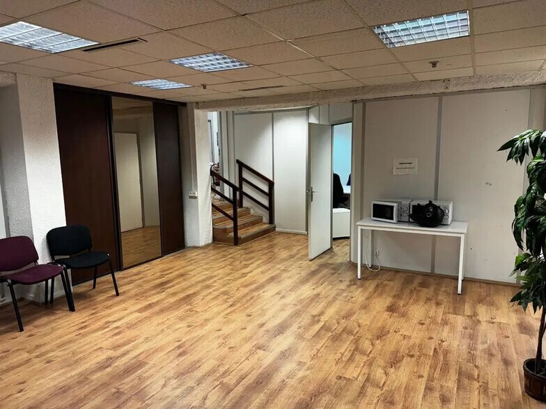 Local commercial dans Paris à louer - Photo de l’immeuble – Image 2 sur 10