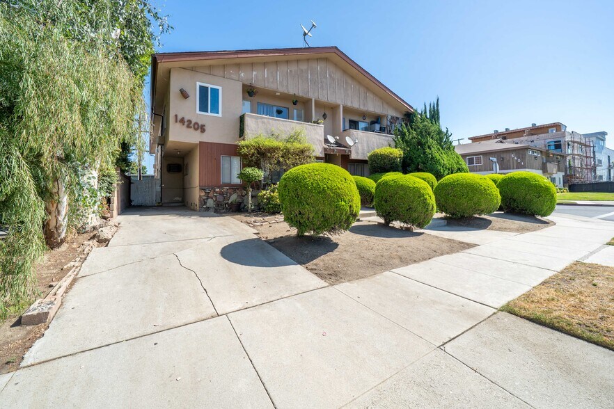 14205 Burbank Blvd, Sherman Oaks, CA à vendre - Photo de l’immeuble – Image 3 sur 31