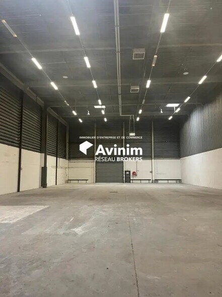 Industriel/Logistique dans Aulnay-sous-Bois à louer - Photo de l’immeuble – Image 1 sur 4